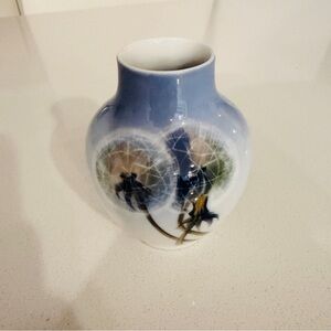 Royal Coppenhagen 4 inch dandelion vintage vase #2639